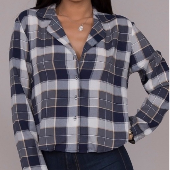 Last L• Plaid Crop Shirt in Navy - Picture 5 of 6